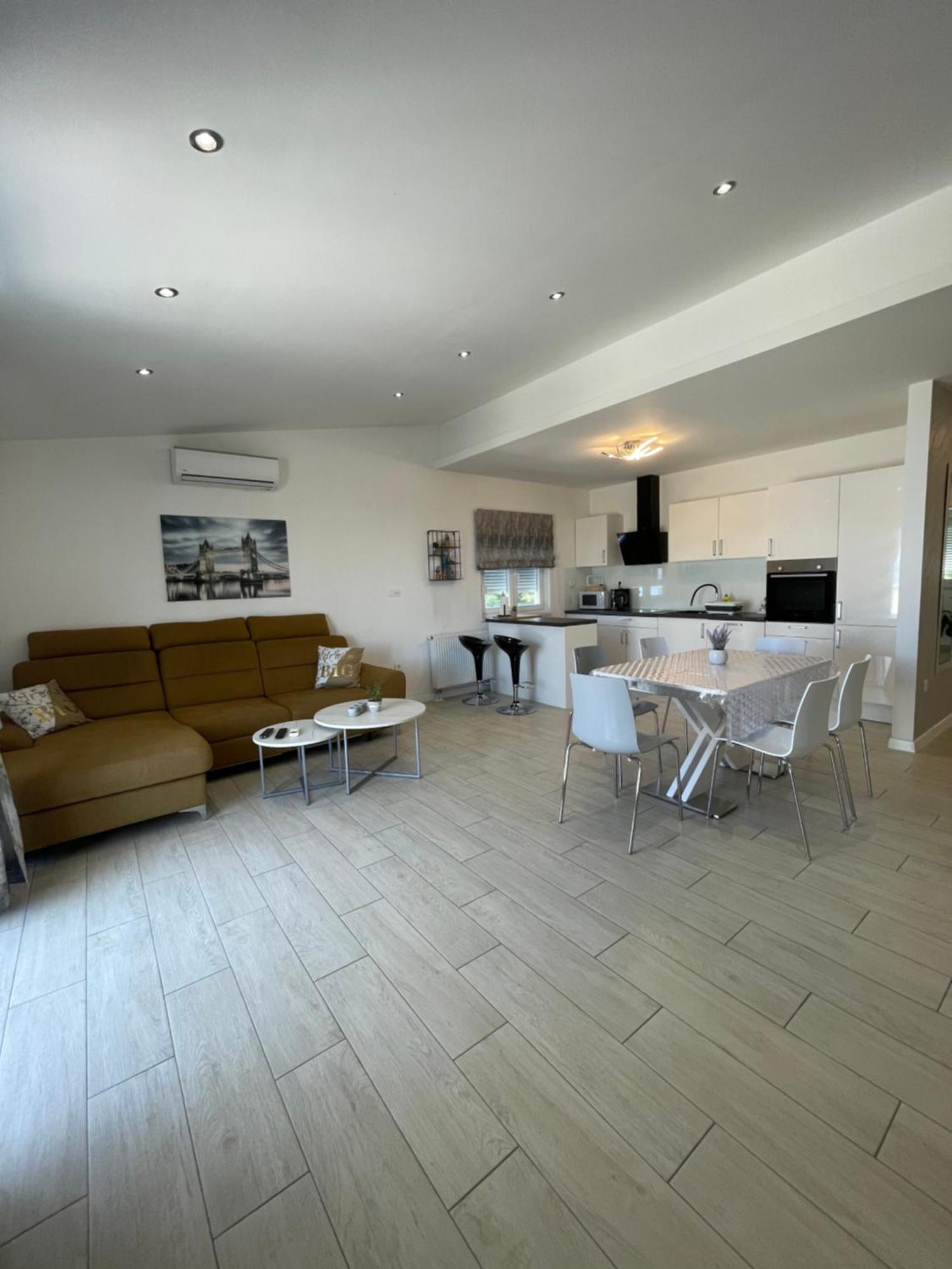 Apartman Mili Baška Voda Buitenkant foto
