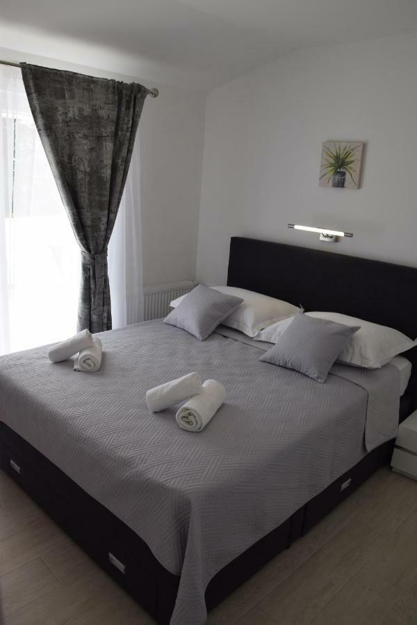 Apartman Mili Baška Voda Buitenkant foto