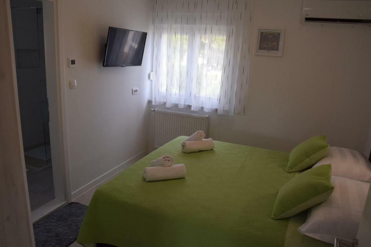 Apartman Mili Baška Voda Buitenkant foto