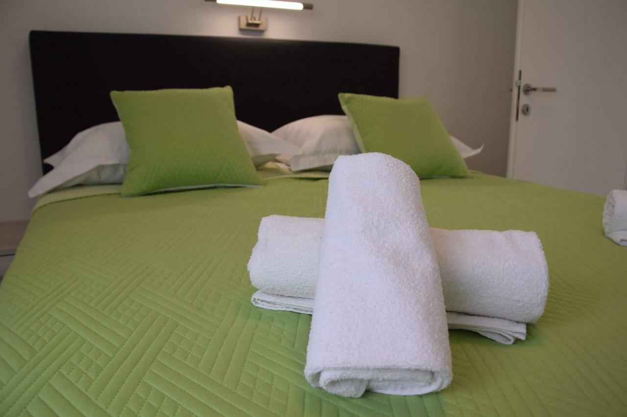 Apartman Mili Baška Voda Buitenkant foto